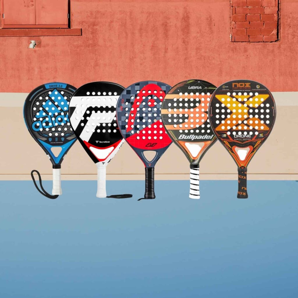 Cover foto van vijf padel rackets op een rijtje (Adidas Drive 3.0 / Tecnifibre Wall Master 360 / HEAD Evo Delta / Bullpadel Libra / NOX Drone